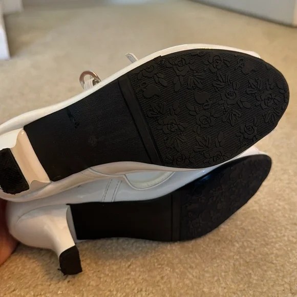 White kitten heal shoes - Picture 3 of 3